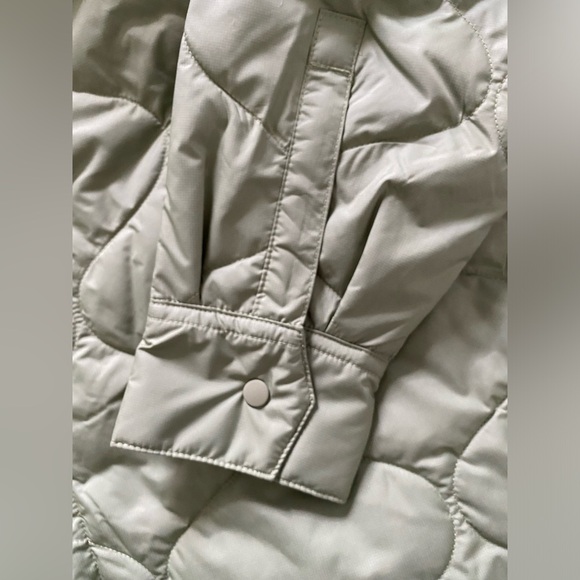 Nike Women's Oversized Quilted Green Medium NWT - Picture 9 of 9